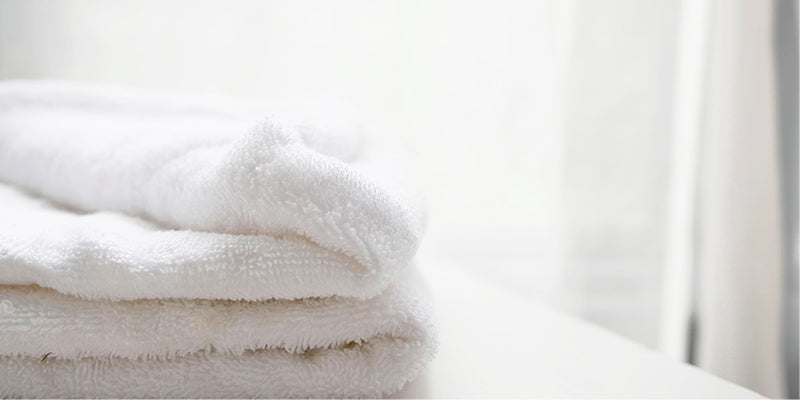 冬こそ大活躍!あたたかさ向上&蒸れ感軽減で快適な眠りを生み出すタオルケットの活用法と選び方