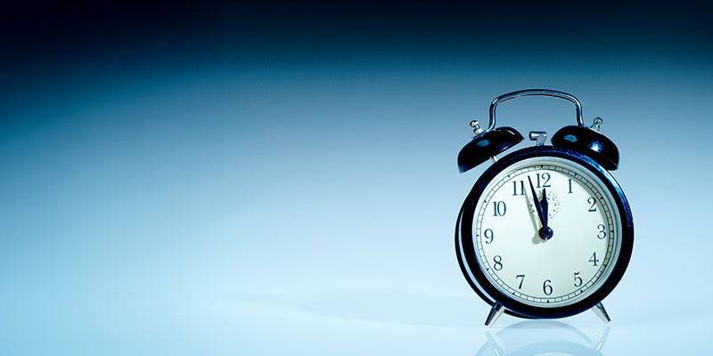 夜中に目が覚めるのはなぜ? 中途覚醒の原因と改善のヒント