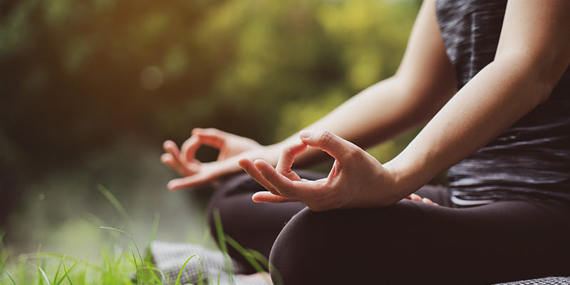 季節の冷え対策ヨガ!冬の冷え&夏のクーラー冷えを解消